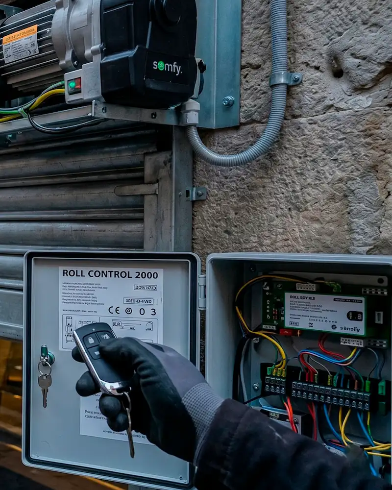 Motorización de Puertas enrollables a Mando remoto